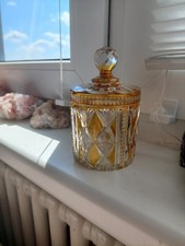 Wunderschönes Vintage-Gefäß mit Deckel, Zuckerdose Kristall mit gelbem Überzug