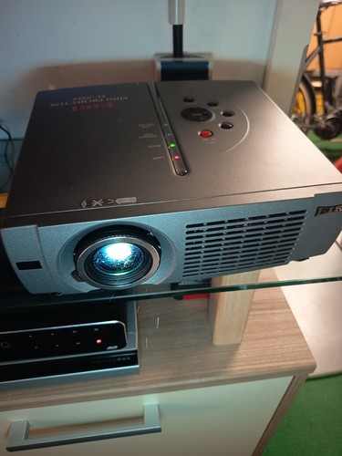 Beamer eiki sm4 - beamer,