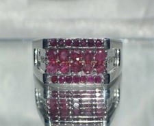 Erhitzter Rubin Edelstein Mit