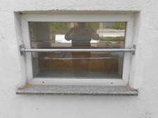 Fenster Absturzsicherung Fenstergitter Sicherheitsstange Fallschutz Sicherung