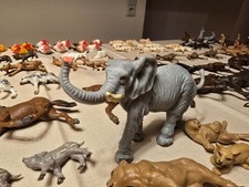 250 Tierfiguren + div.  Zäune: Heimische und Zootiere zum Kennenlernen/Spielen