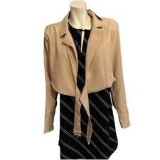 Trendyol  Jacke  44 kurz