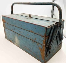 Werkzeugkiste mit Inhalt