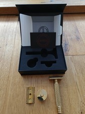 "The Guido" Rasierhobel (Messing) mit 2 Grundplatten und Ständer