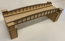 TR172b 300 mm Stahlplatte Brücke Modellbausatz. Ziegelstützen. Eisenbahn. OO/HO Messgerät