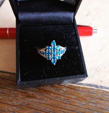 Neonblauer Apatit-Silberring