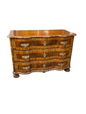 Barockkommode in Nuss- und