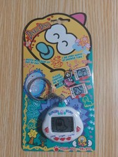 Dinkie Dino Rakuraku Dinokun - wie Tamagotchi - Virtual Pet - in der Farbe Weiß