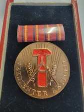 DDR Abzeichen Medaille Orden