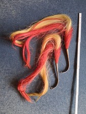 Haarbusch Rosshaar rot weiß mit Halterung groß. Schellenbaum ? Reiter ?