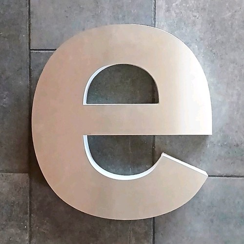 Leuchtbuchstabe ca - "e",