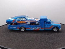 Hot Wheels Team Transporter Ford Torino 