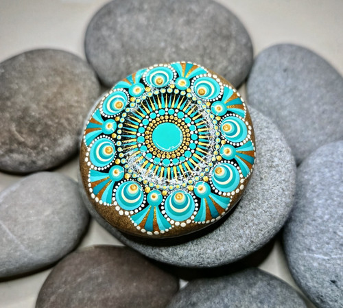 Bemalter stein mandala - bemalter,