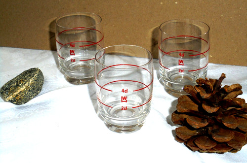 Schnapsglas je 3 stück - -,