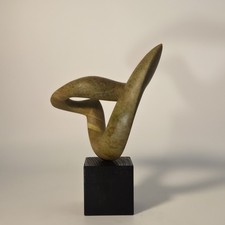 Abstrakte Steinskulptur -