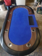 Pokertische in verschiedenen Größen in Blau und Rot