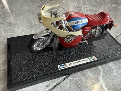 Agusta 750 revell - mv,