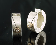 Creolen 925 Sterlingsilber mit  2 Diamanten 0.04ct in 585 Gold Fassung 1 Paar