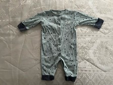 Baby Schlafanzug mit Sternen