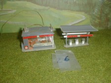 Modelleisenbahn HO,  Tankstelle  2 Teile und  Beleuchtung,   (H26