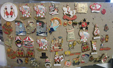 Karneval und andere Pins und Anstecker