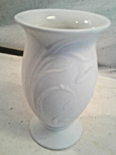 Seltmann Weiden,kl.Retro,Vintage Vase,Bisquit-Porzellan,weiß,Relief-Dekor,H12xD7