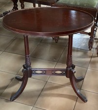 Antiker ovaler Beistelltisch