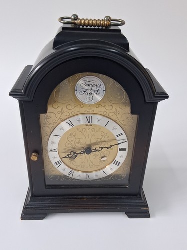 Vintage tischuhr tempus - tempus, fugit