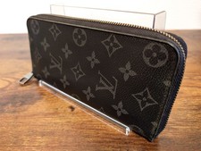 Louis Vuitton Zippy Wallet