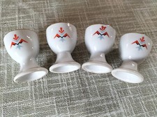4 Eierbecher/  Spritzgussdekor/ Porzellan/ alt aus Omas Küchenschrank