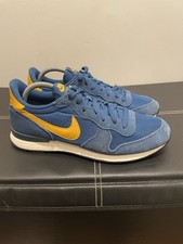 V RARE NIKE INTERNATIONALIST
