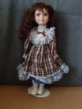 Süße Porzellan-Puppe 