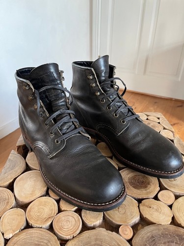 Red wing blacksmith - red,