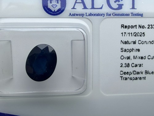 Blue sapphire carat - 2.38,