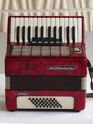 Piano accordions used music
