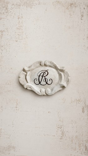 Gipsschild mit monogramm - gipsschild,