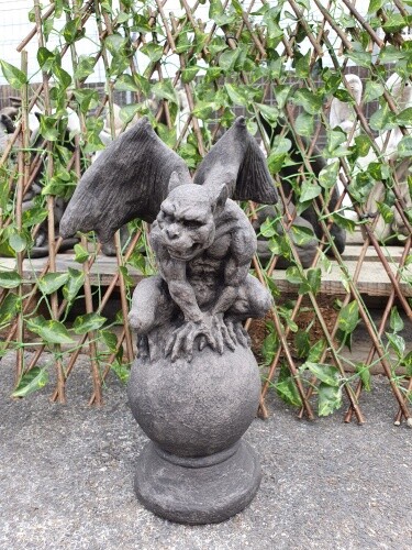 Gartenfigur gargoyle auf - gargoyle,
