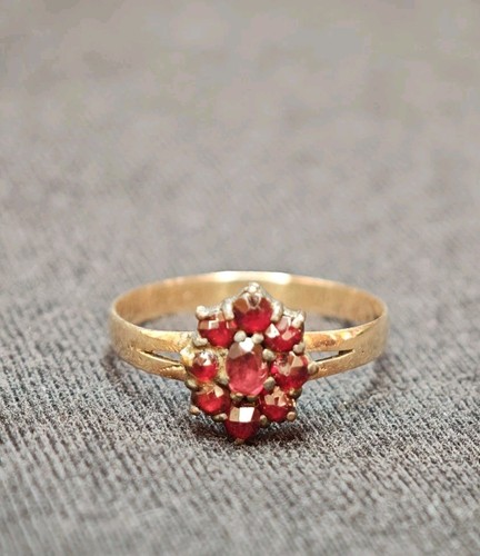 Alter goldring mit granaten - ,