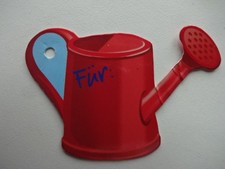 Spielzeug für Puppenstube / rote Gießkanne mit Für Aufschrift