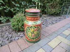 Schöne Milchkanne mit Deckel