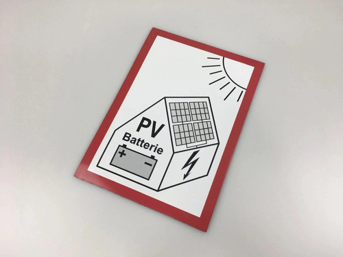 Schild anlage mit speicher - pv-anlage,