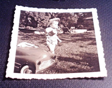 Altes Foto kleines Kind mit