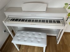 Yamaha CLP-535 Clavinova Digitalpiano in Weiß – Guter Zustand