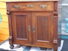 SCHÖNE KOMMODE HALBSCHRANK