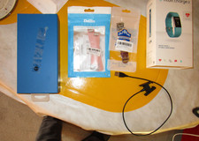 Fitbit Charge 2  Aktivitätstracker - Schwarz  und  2 Armbänder gebraucht 