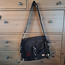 George Gina & Lucy Tasche ×