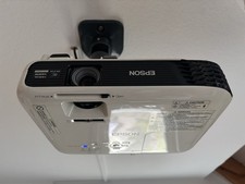 Epson EB-U04 WUXGA LCD Beamer