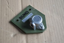 BW KFZ-Steckdose 24 V mit Halterung Shelter FM1 FM2 (Bundeswehr Funk)