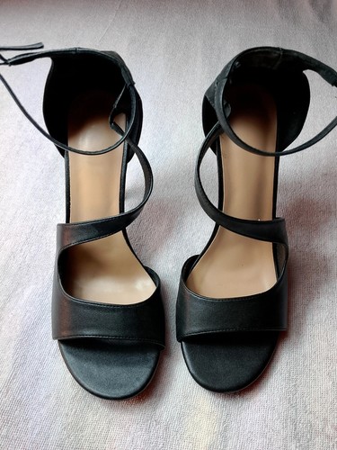 Schwarze sandalen mit - schwarze,