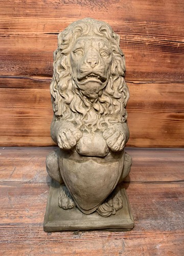 Steingarten stolzer löwe mit - stolzer,